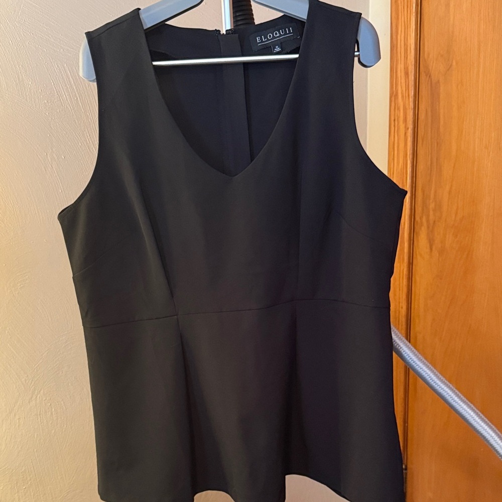 Eloquii size 16 crepe feeling top. Like new.